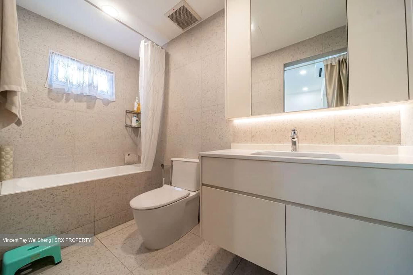 Sixth Avenue (D10), Terrace #531693201
